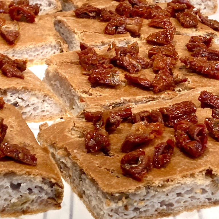 Focaccia olives tomates séchées